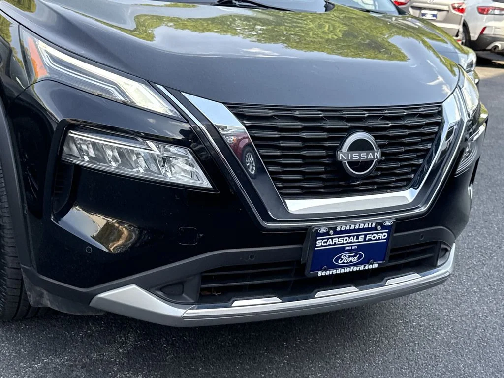 Used 2023 Black Nissan Platinum image 6