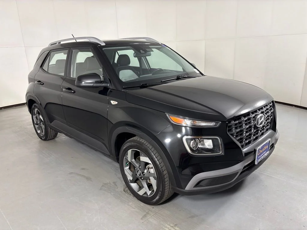 Used 2025 Black Hyundai SEL image 2
