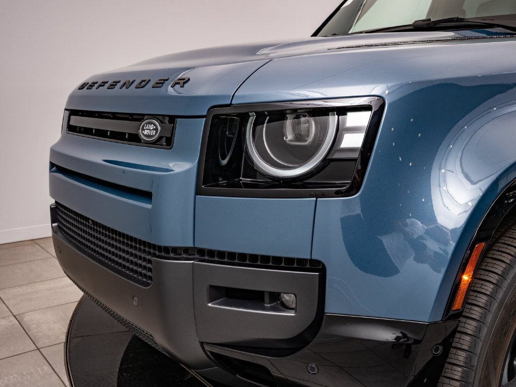 New 2026 Tasman Blue Land Rover X-Dynamic SE image 3