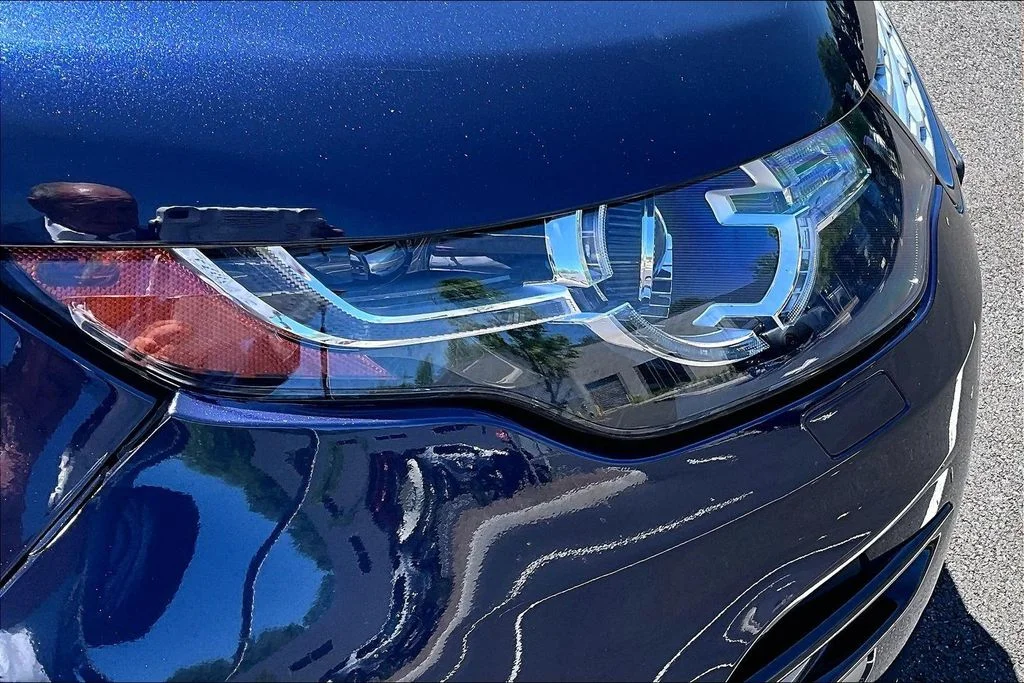 Used 2019 Loire Blue Metallic Land Rover HSE image 32