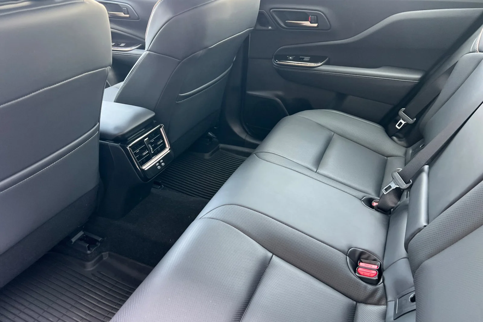 2026 Toyota Crown Signia Limited - Photo 9