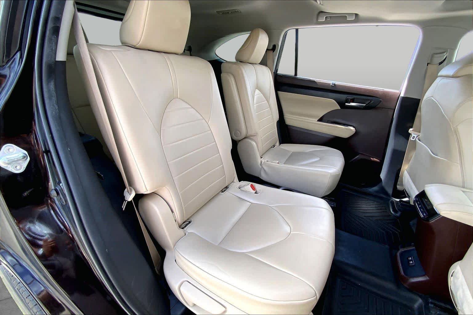 Used 2020 Opulent Amber Toyota XLE image 19
