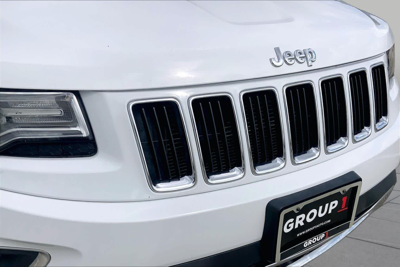 Used 2015 Bright White Clearcoat Jeep Limited image 29