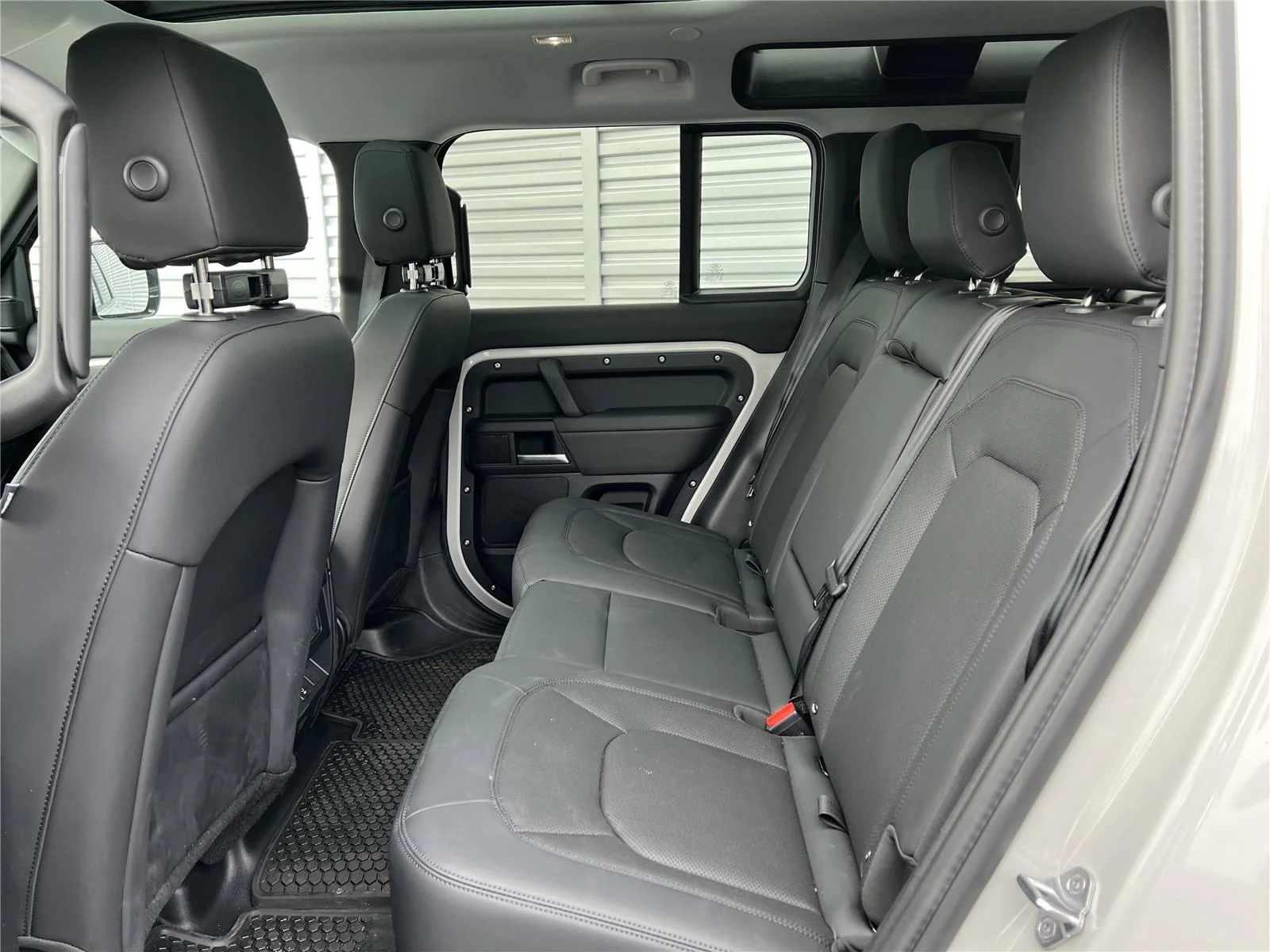 2026 Land Rover Defender S - Photo 8