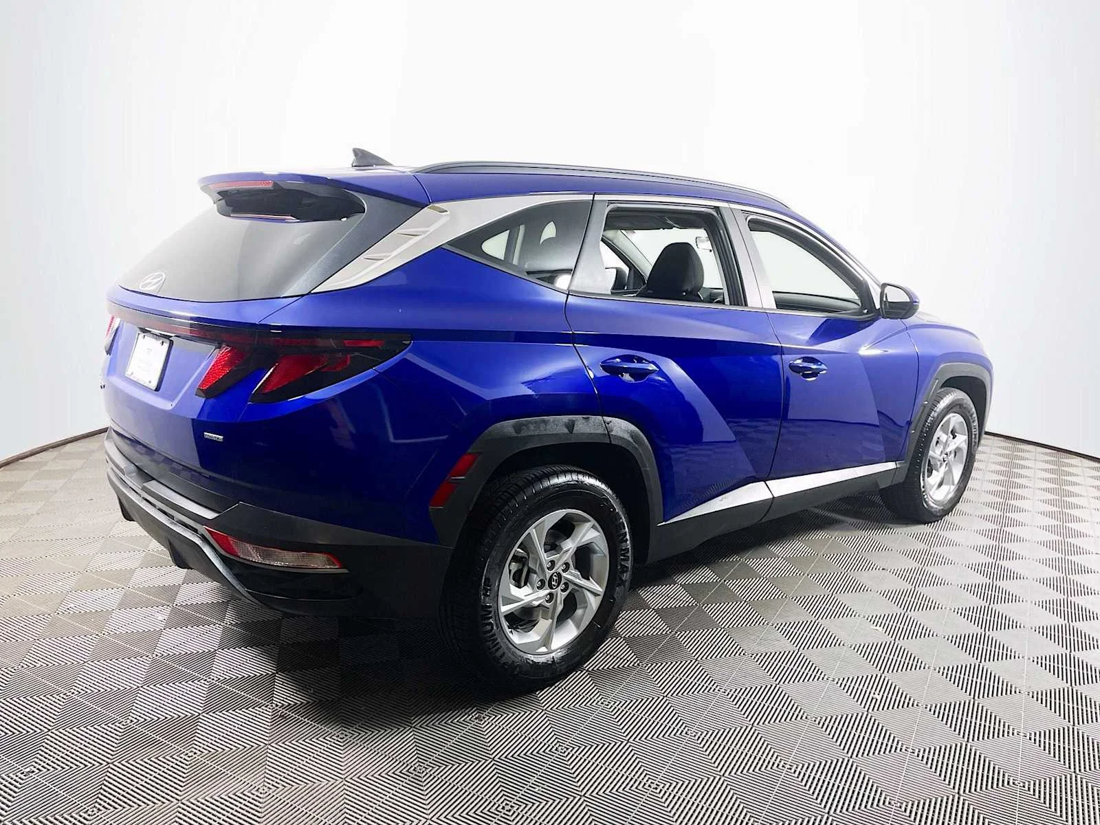 Used 2024 Intense Blue Hyundai SEL image 4