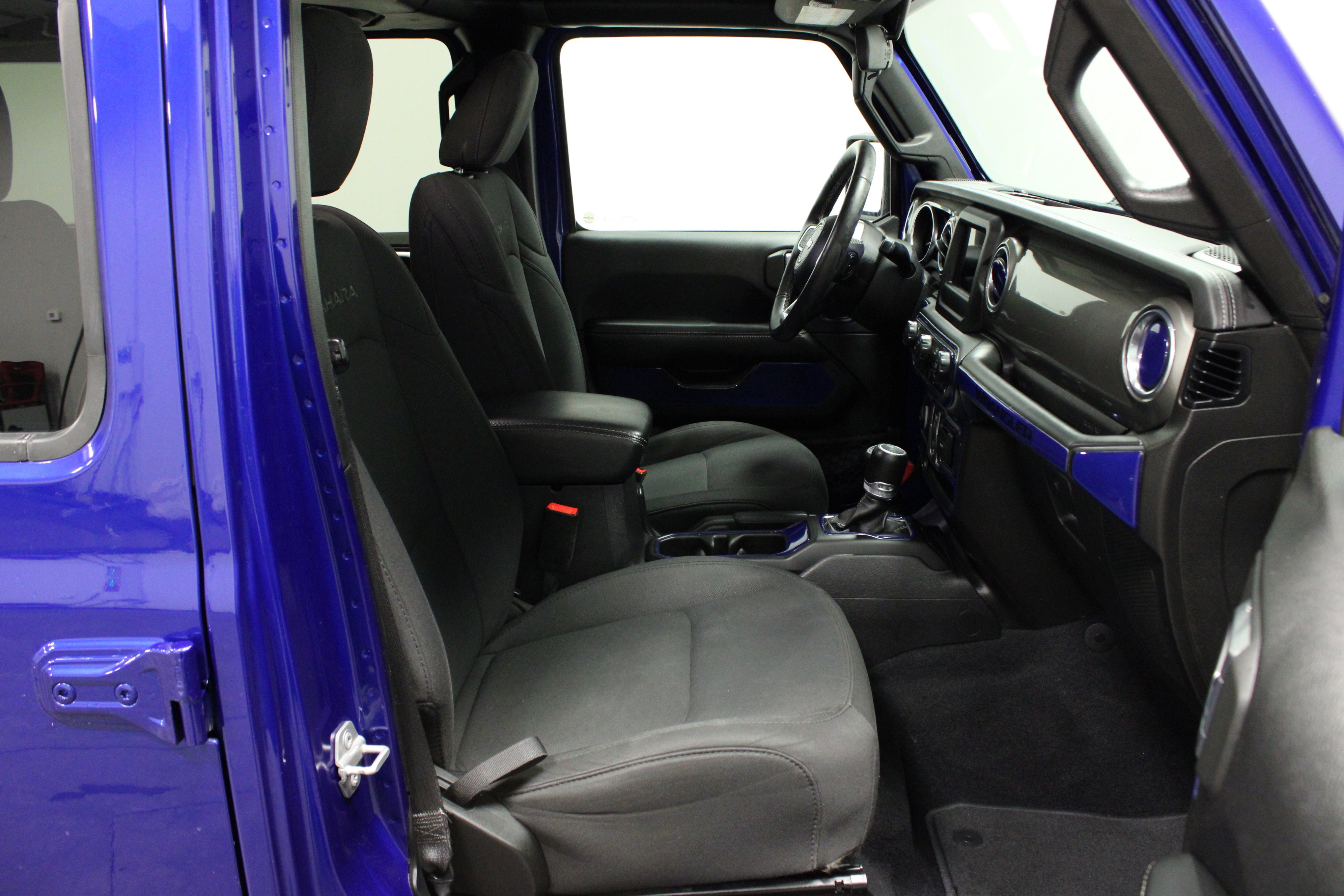 Used 2019 Ocean Blue Metallic Clearcoat Jeep Sahara image 15