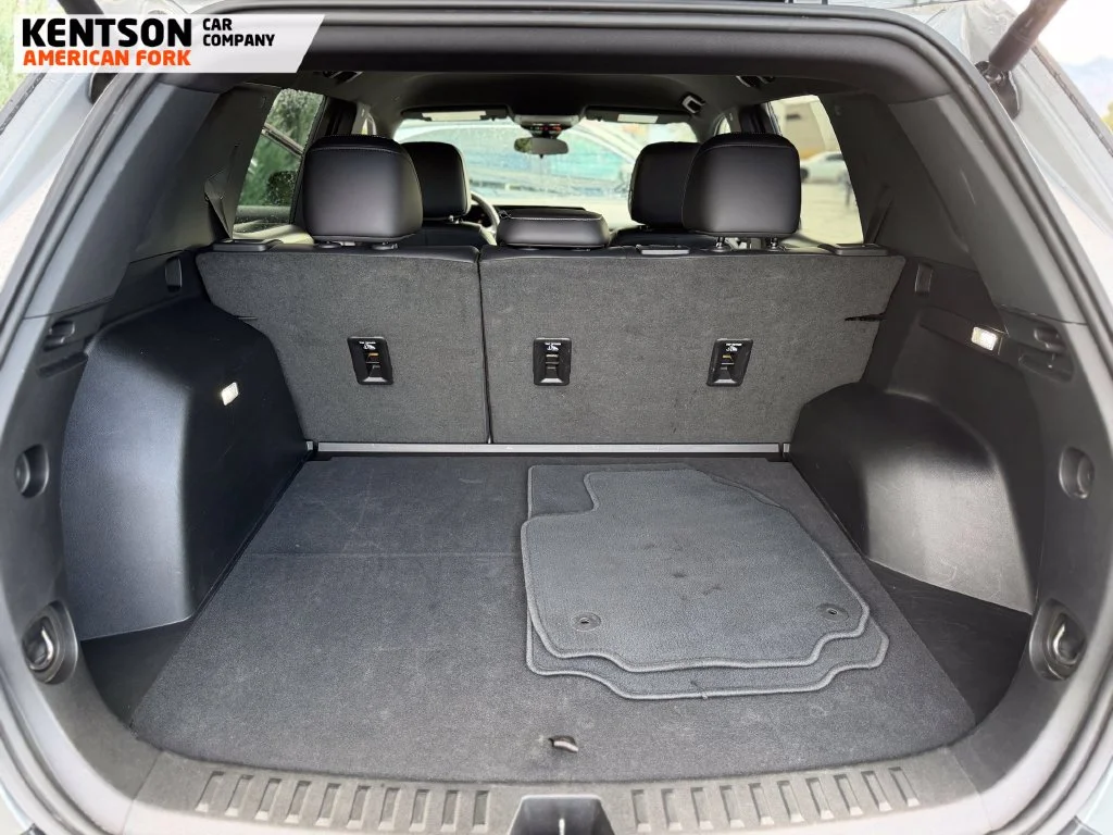 Used 2026 Silver GMC Elevation image 33