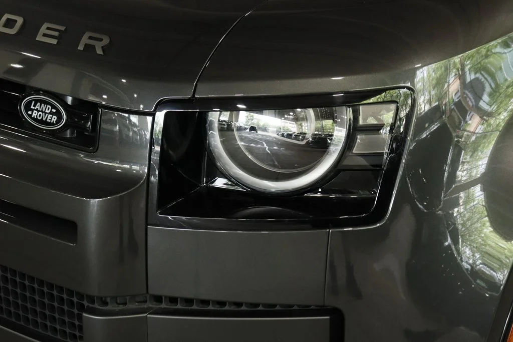 New 2026 Carpathian Grey Prem Met Land Rover X-Dynamic SE image 2
