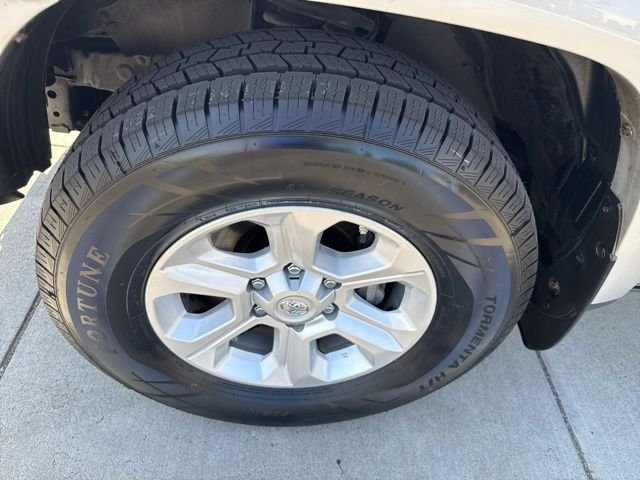 Used 2016 Classic Silver Metallic Toyota SR5 4X4 image 16
