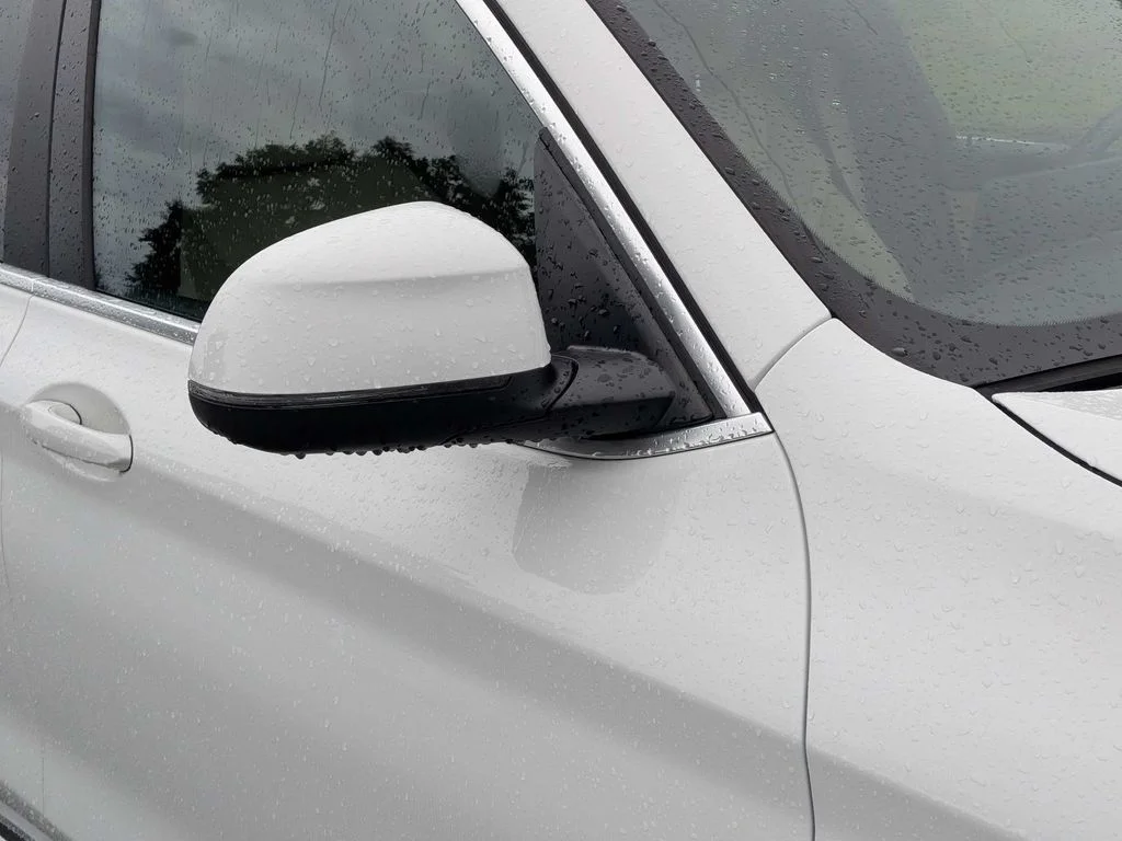 Used 2022 White BMW sDrive30i image 10