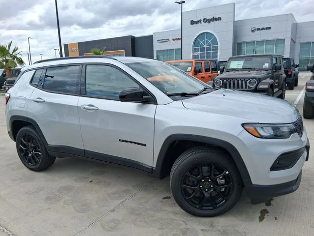 New 2026 Silver Zynith Metallic Clear-Coat Exterior Paint Jeep Latitude image 1