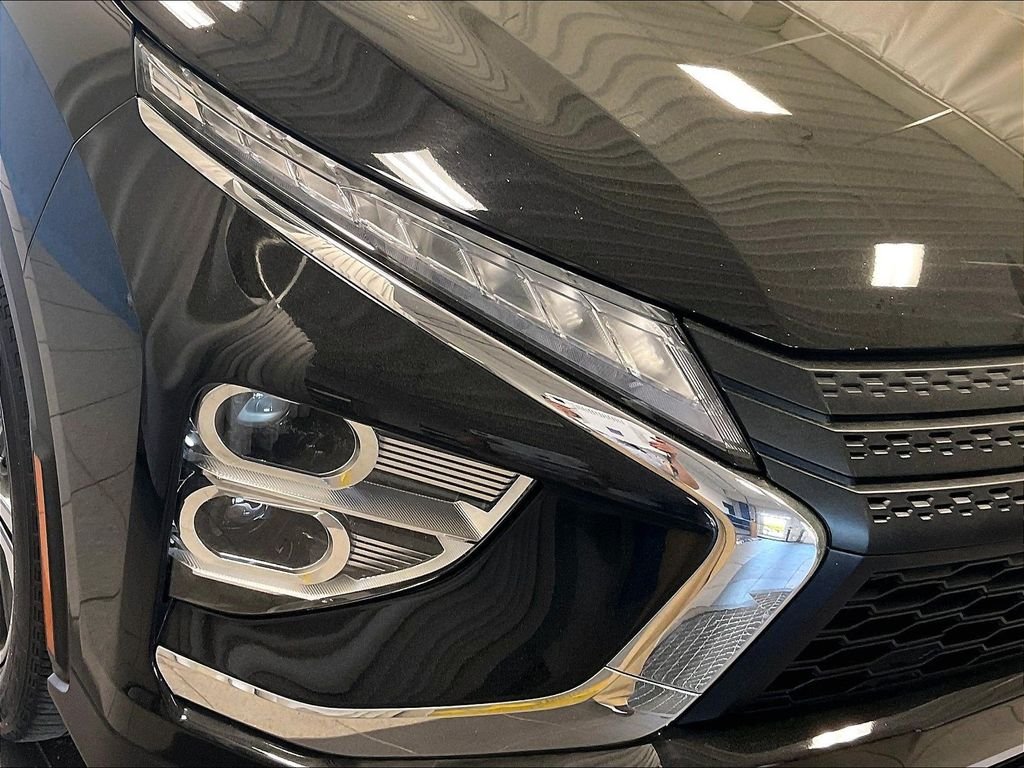 Used 2024 Silver Mitsubishi SE image 32