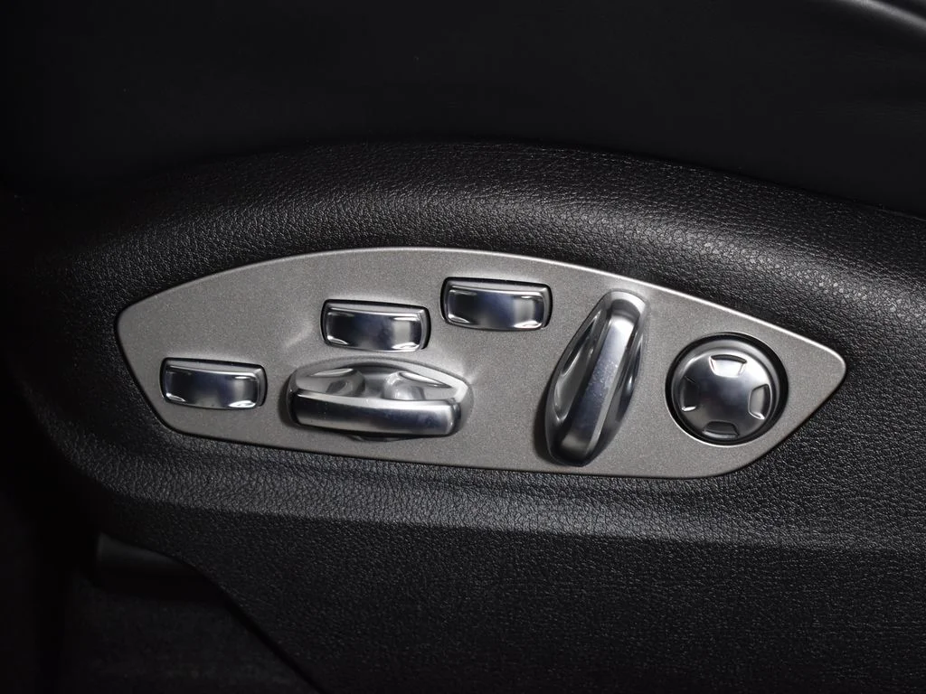2026 Porsche Macan - Photo 31