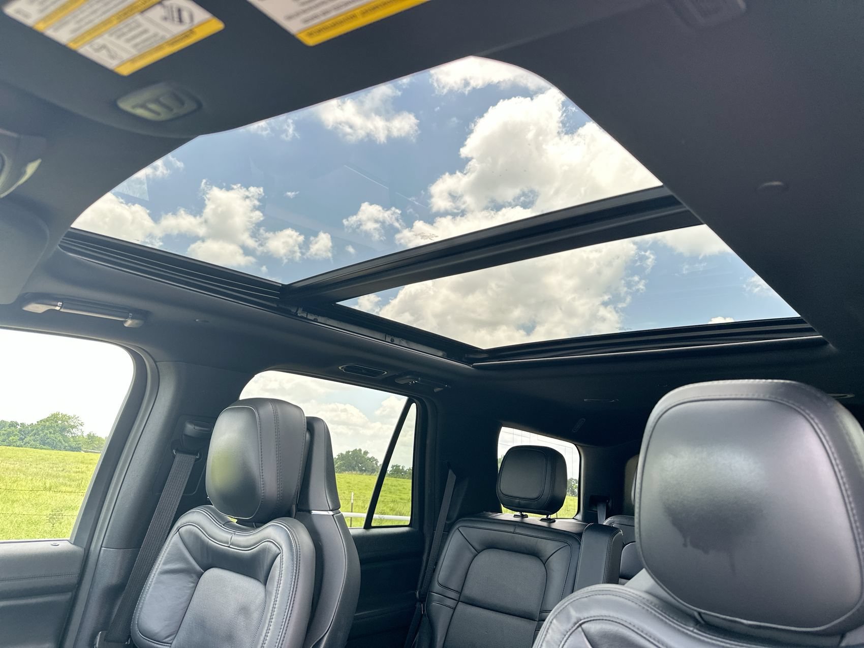 Used 2023 White Metallic Lincoln Reserve image 21