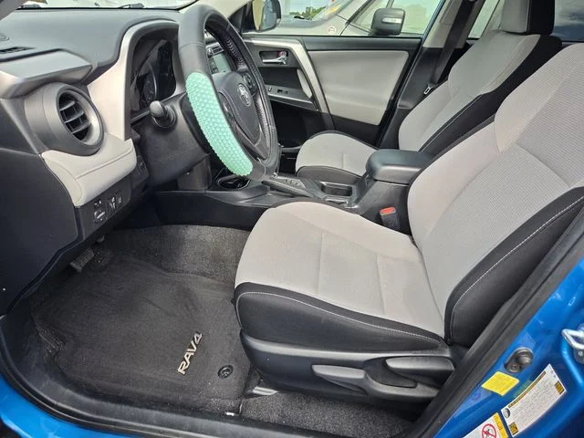 Used 2017 Blue Toyota XLE image 7