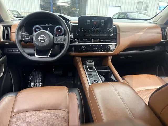 Used 2024 Gray Nissan Platinum image 17