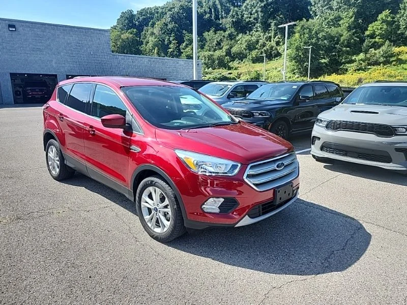 Used 2017 Red Ford SE image 7