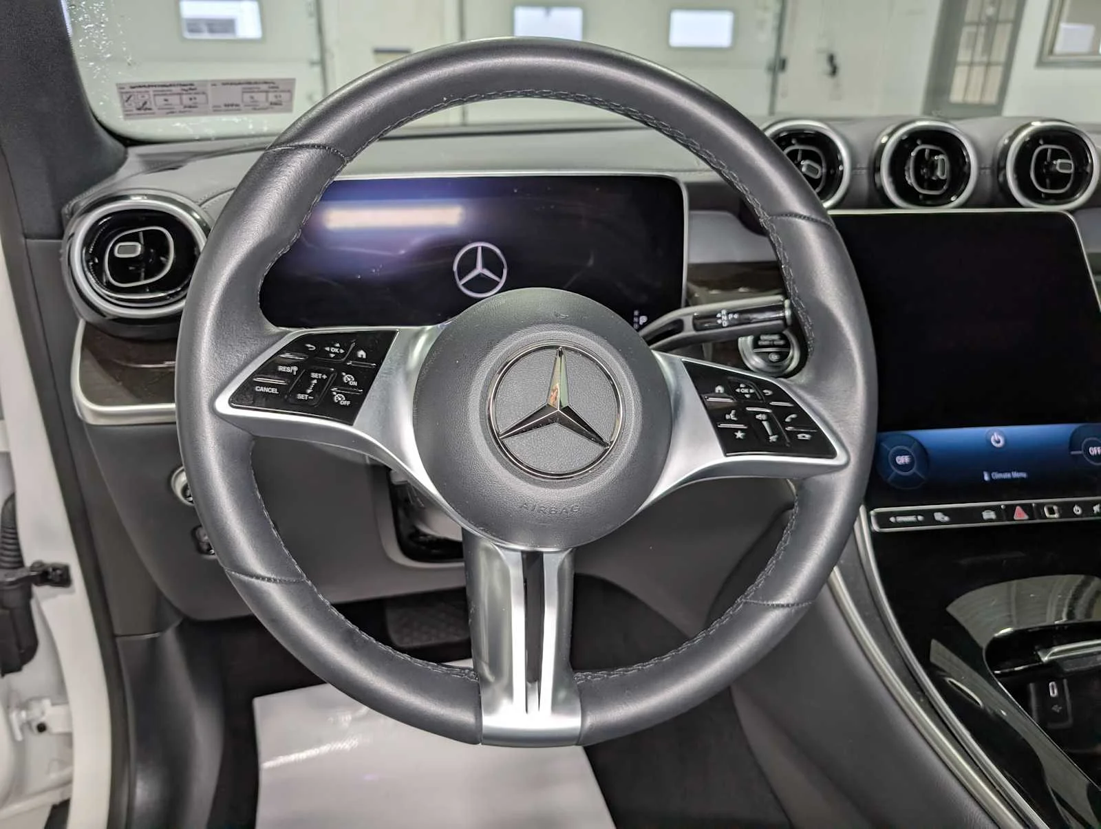 Used 2024 Polar White Mercedes-Benz GLC 300 image 33