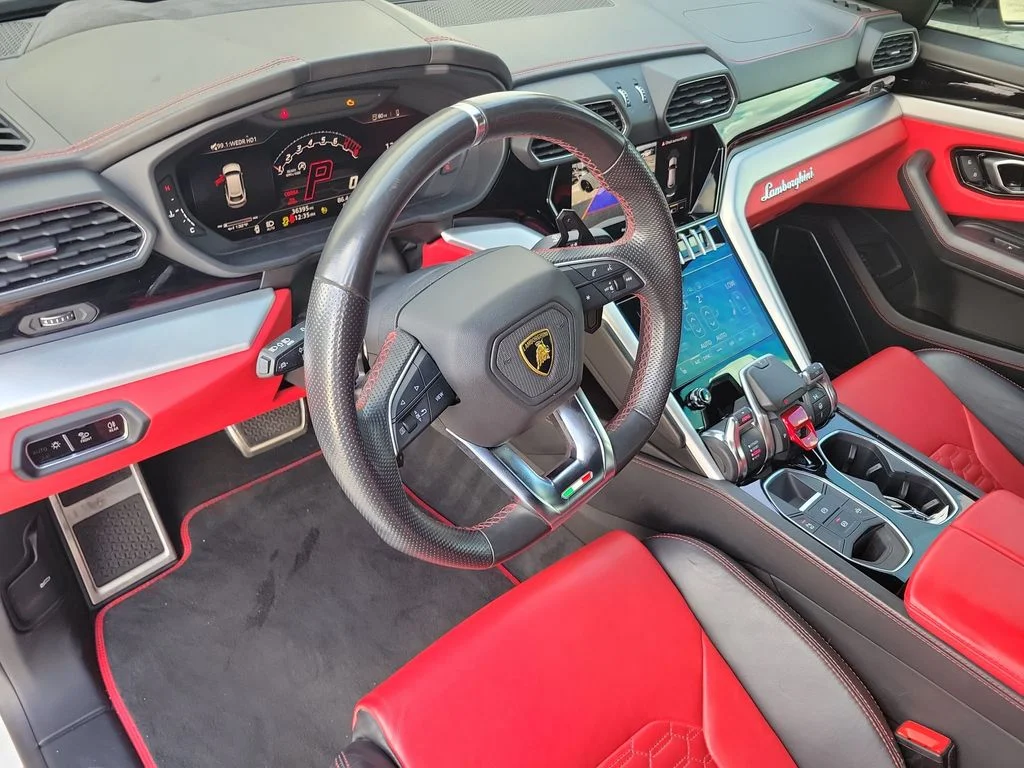 Used 2022 White Lamborghini Base image 22