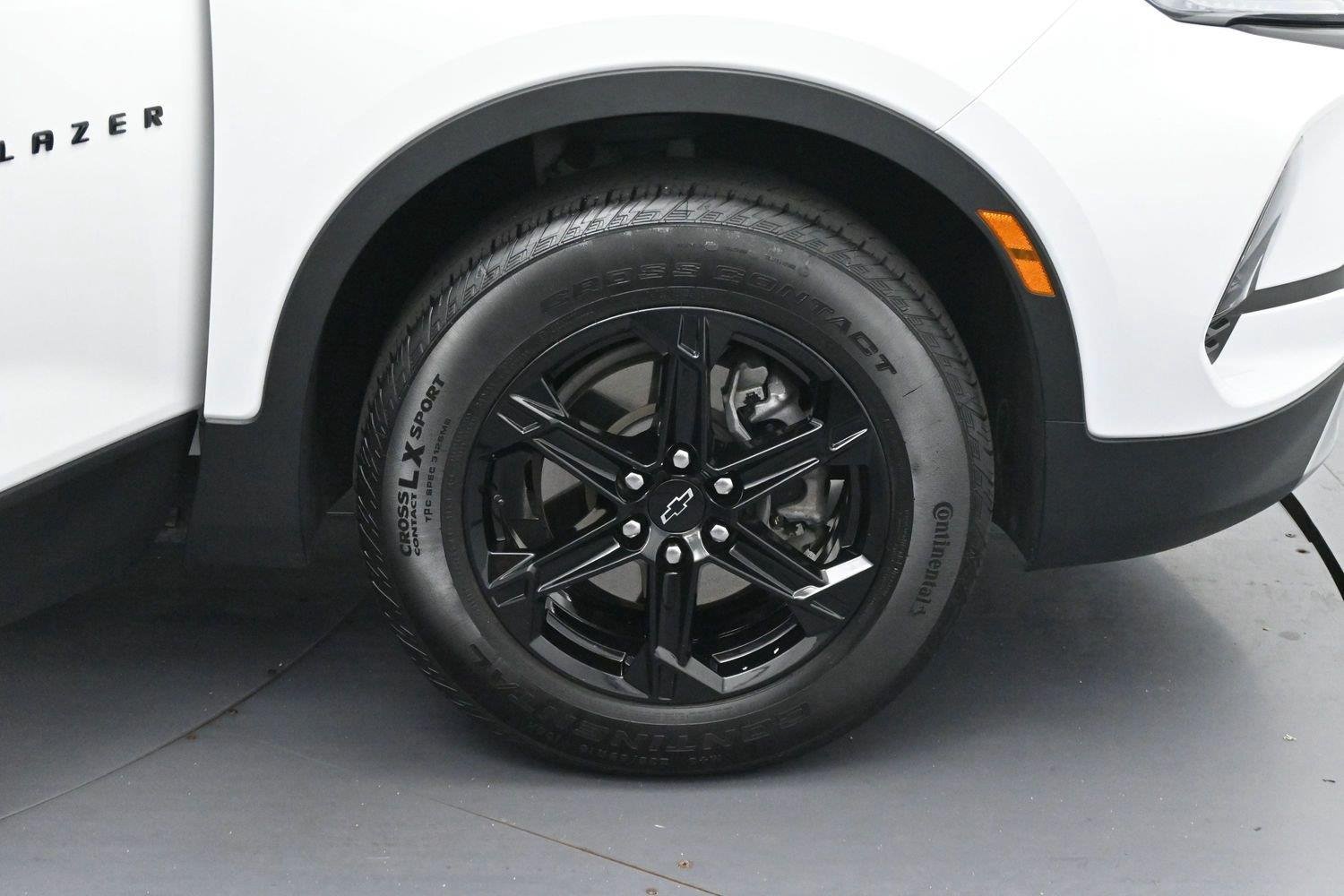 Used 2023 SUMMIT WHITE Chevrolet LT image 33