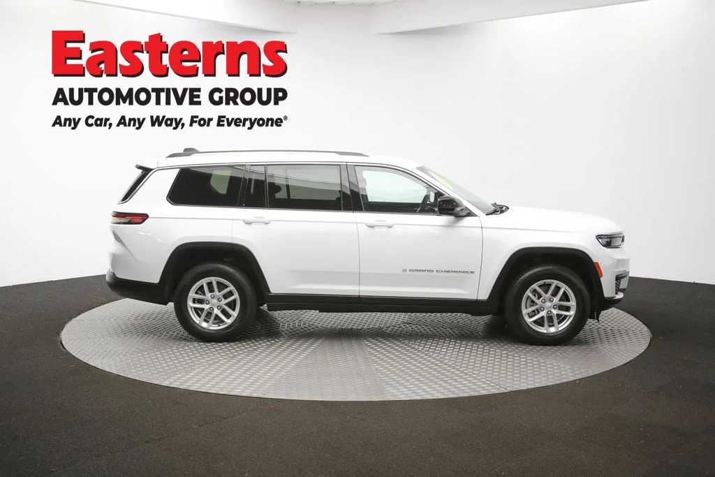 Used 2023 White Jeep Laredo image 46