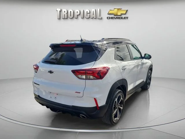 Used 2023 Summit White Chevrolet RS image 3