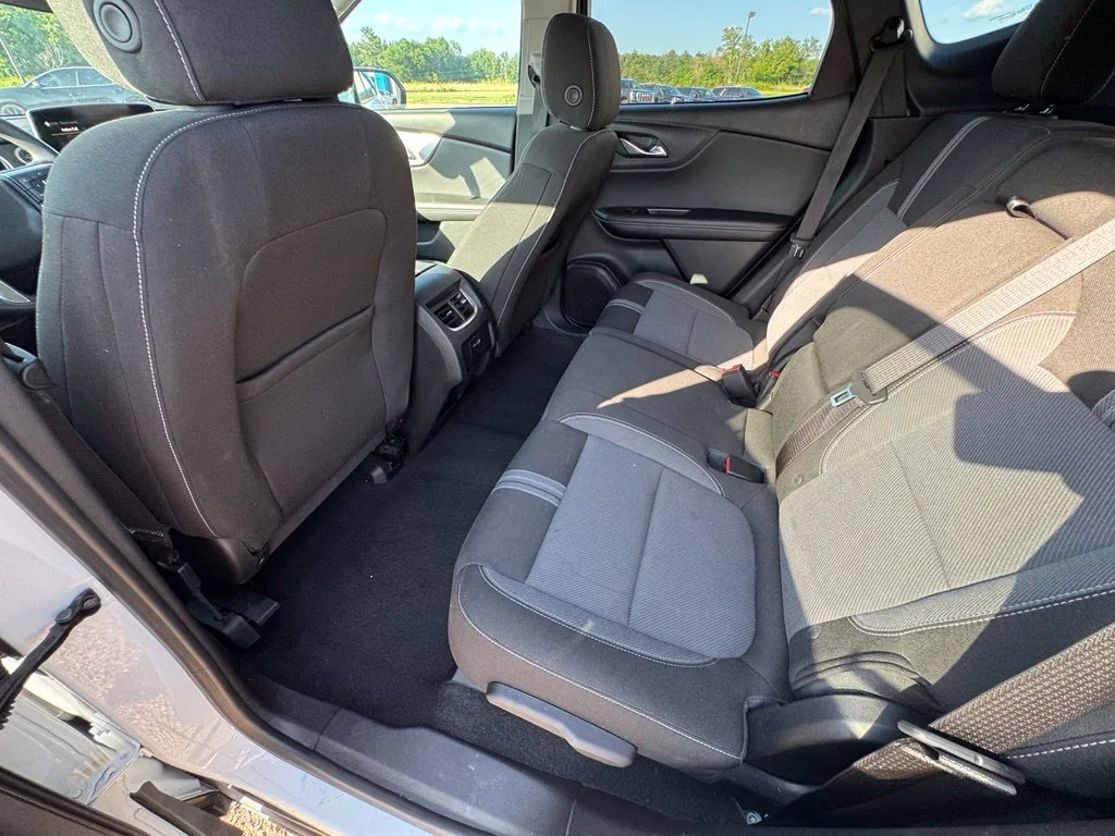 Used 2025 White Chevrolet LT image 11