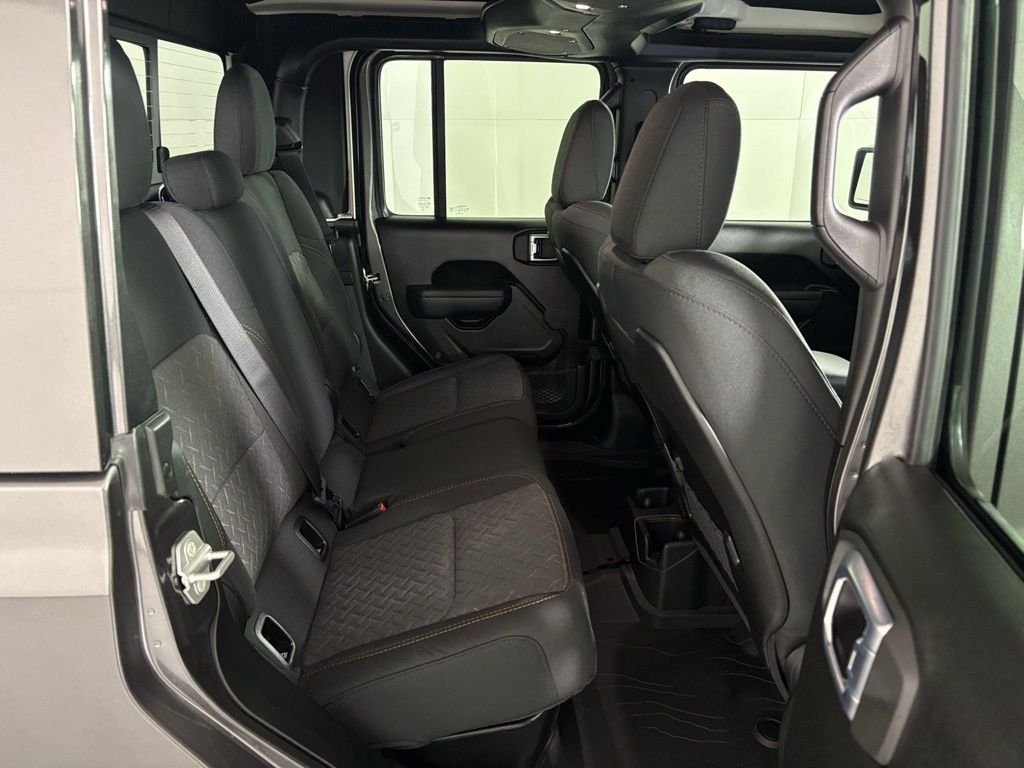 New 2026 Granite Crystal Metallic Clearcoat Jeep Mojave image 38