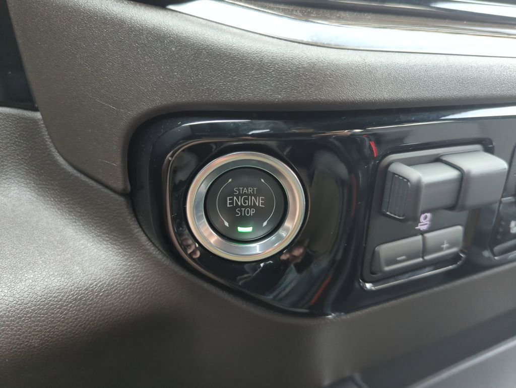 Used 2025 White Chevrolet RST image 26