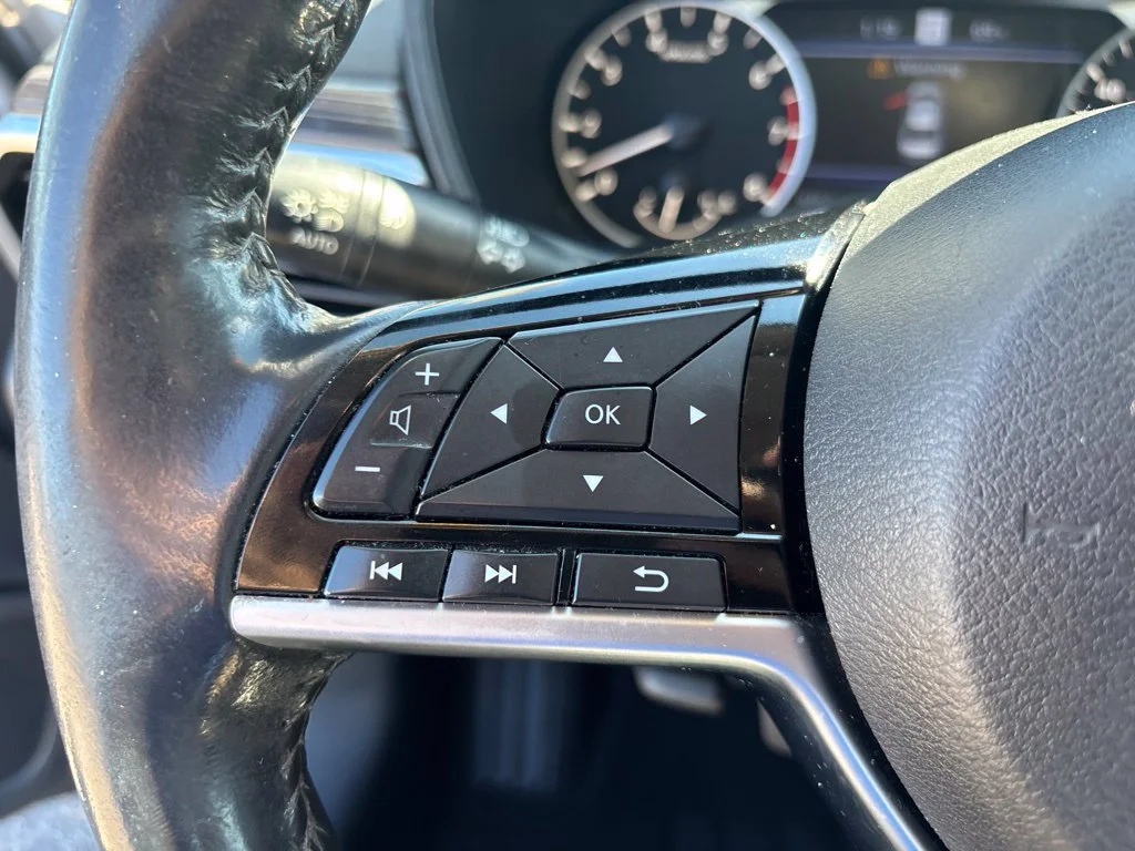 Used 2022 Silver Nissan 2.5 SL image 20