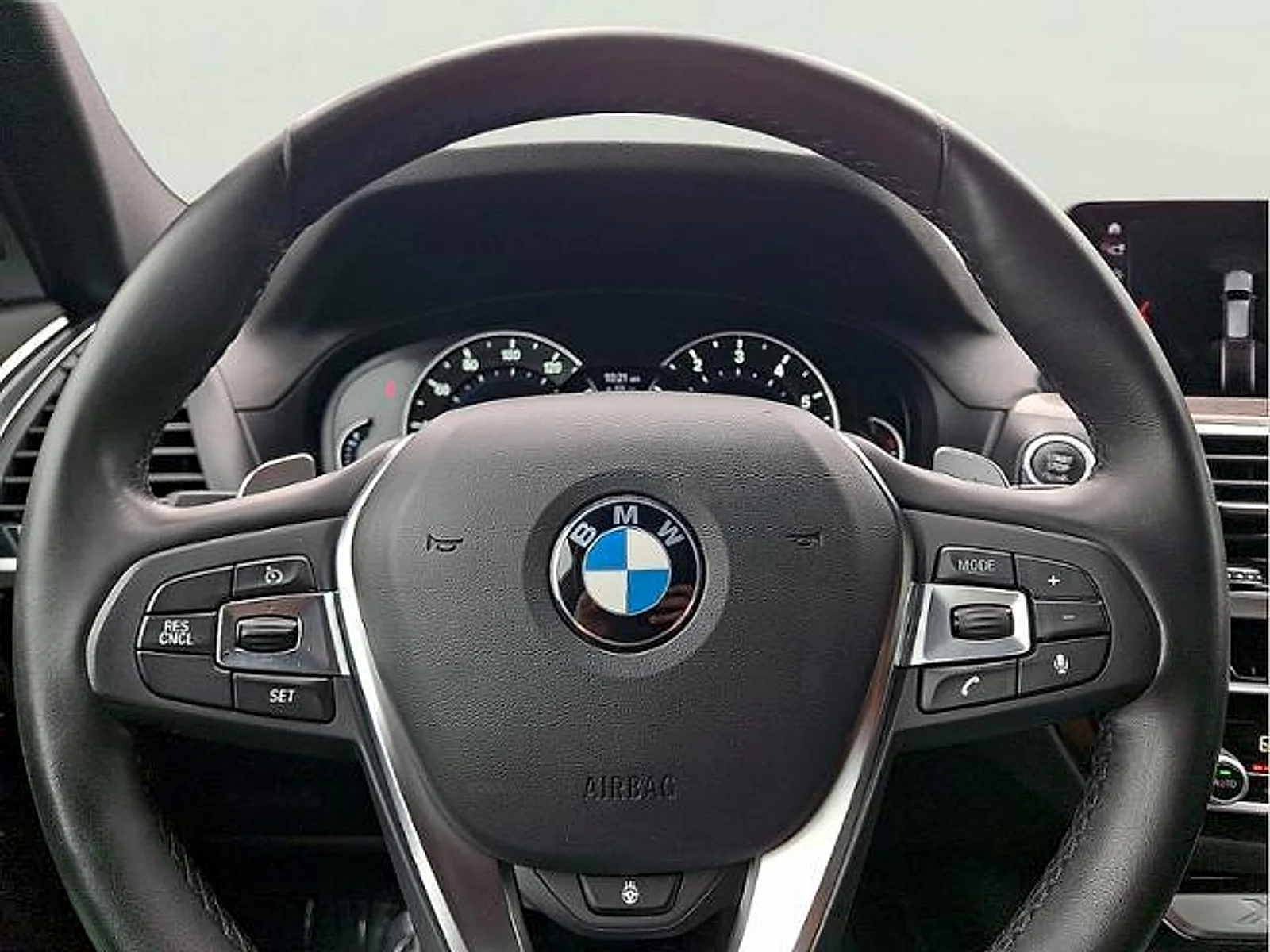 Used 2019  BMW xDrive30i image 18
