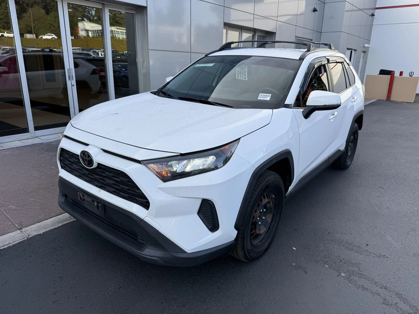 Used 2020 Super White Toyota LE image 1