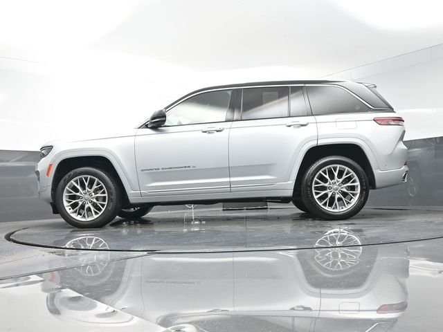 Used 2023 Silver Jeep Summit image 35