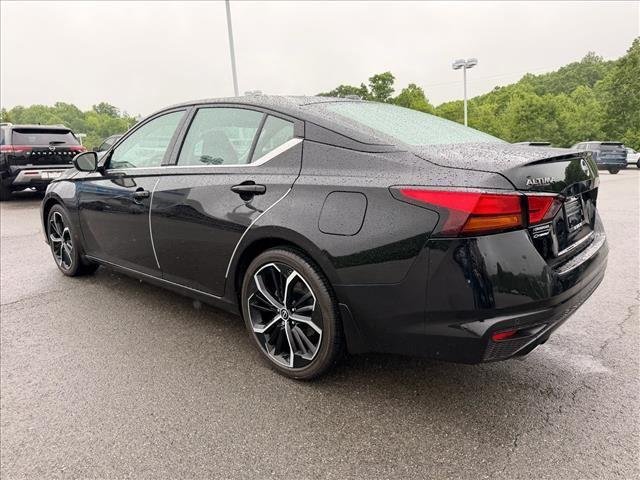 Used 2024 Super Black Nissan 2.5 SR image 3