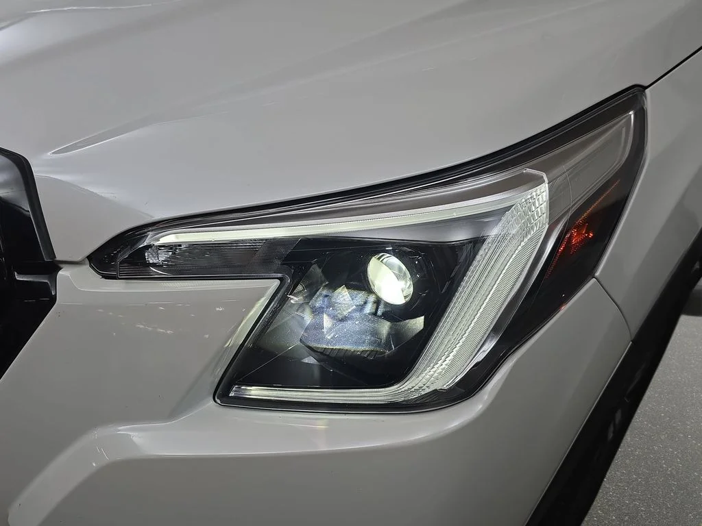 Used 2024 Crystal White Pearl Subaru Limited image 32