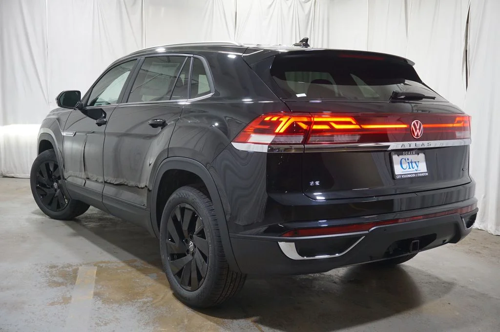 New 2026 Black Volkswagen 2.0T SE w/Technology image 6