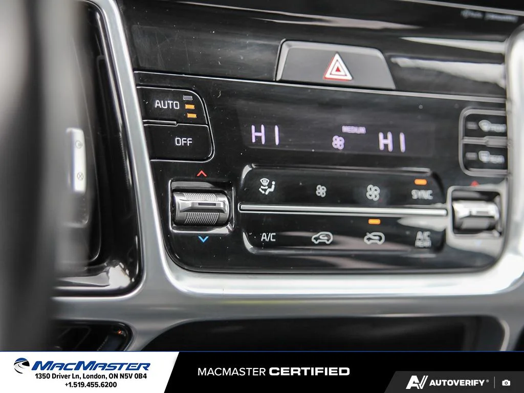 Used 2022  Kia  image 23