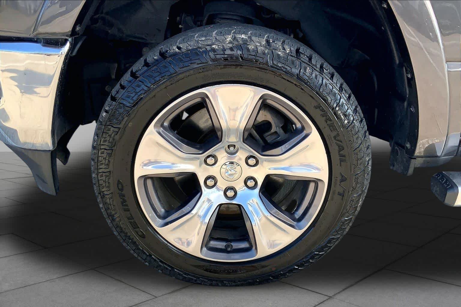Used 2020 Granite Crystal Metallic Clearcoat Ram Laramie image 11