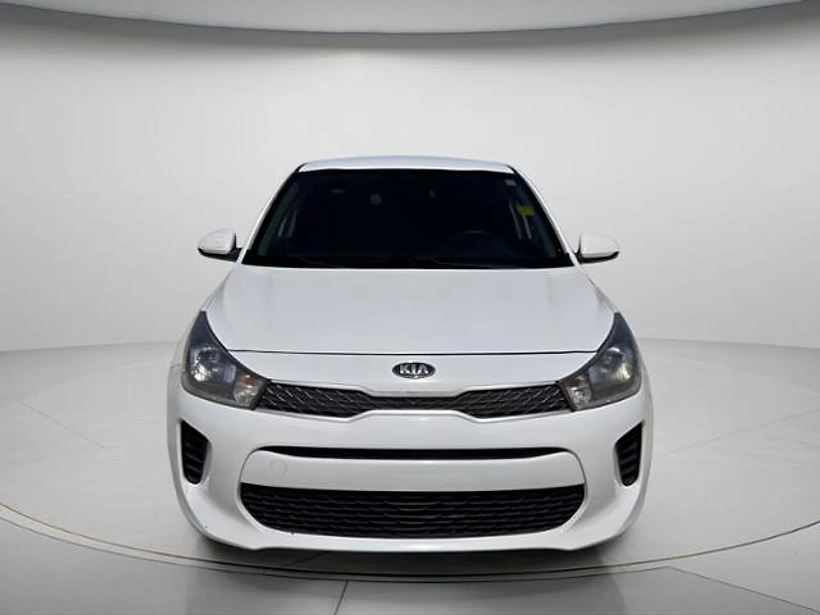 Used 2019 Clear White Kia S image 4