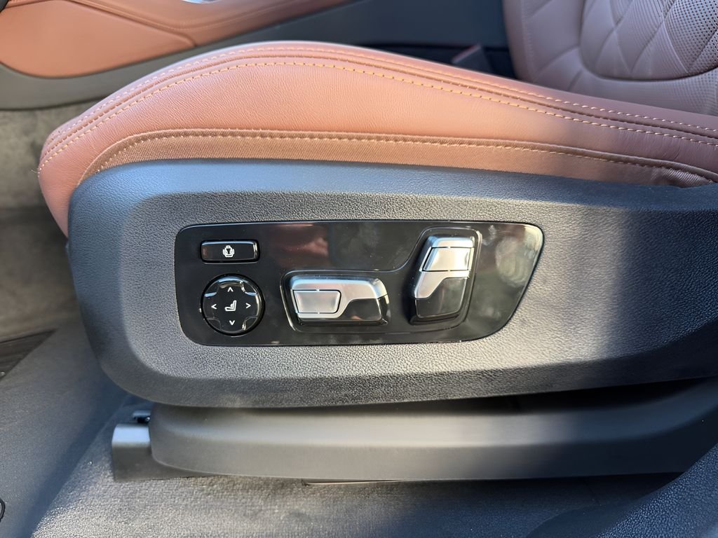 New 2027 White BMW xDrive40i image 13