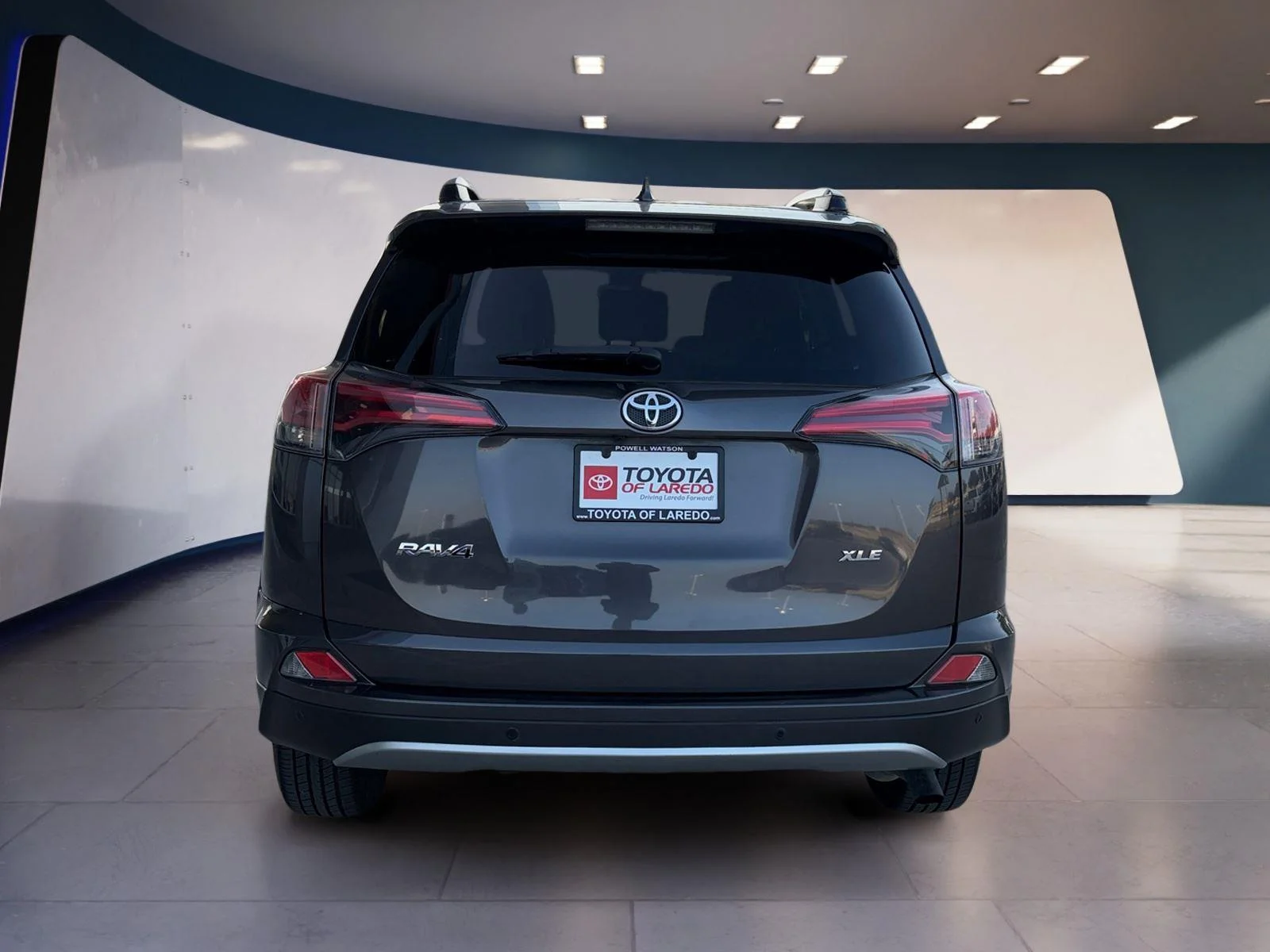 Used 2018 Magnetic Gray Metallic Toyota XLE image 4