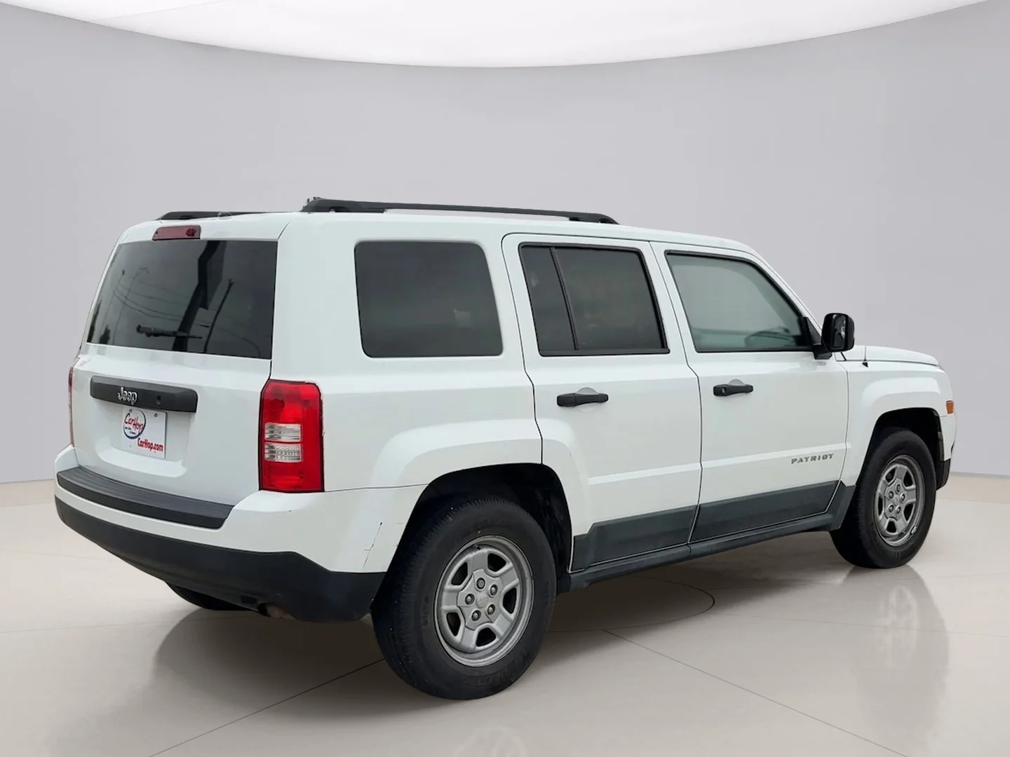Used 2011 White Jeep LATITUDE image 5