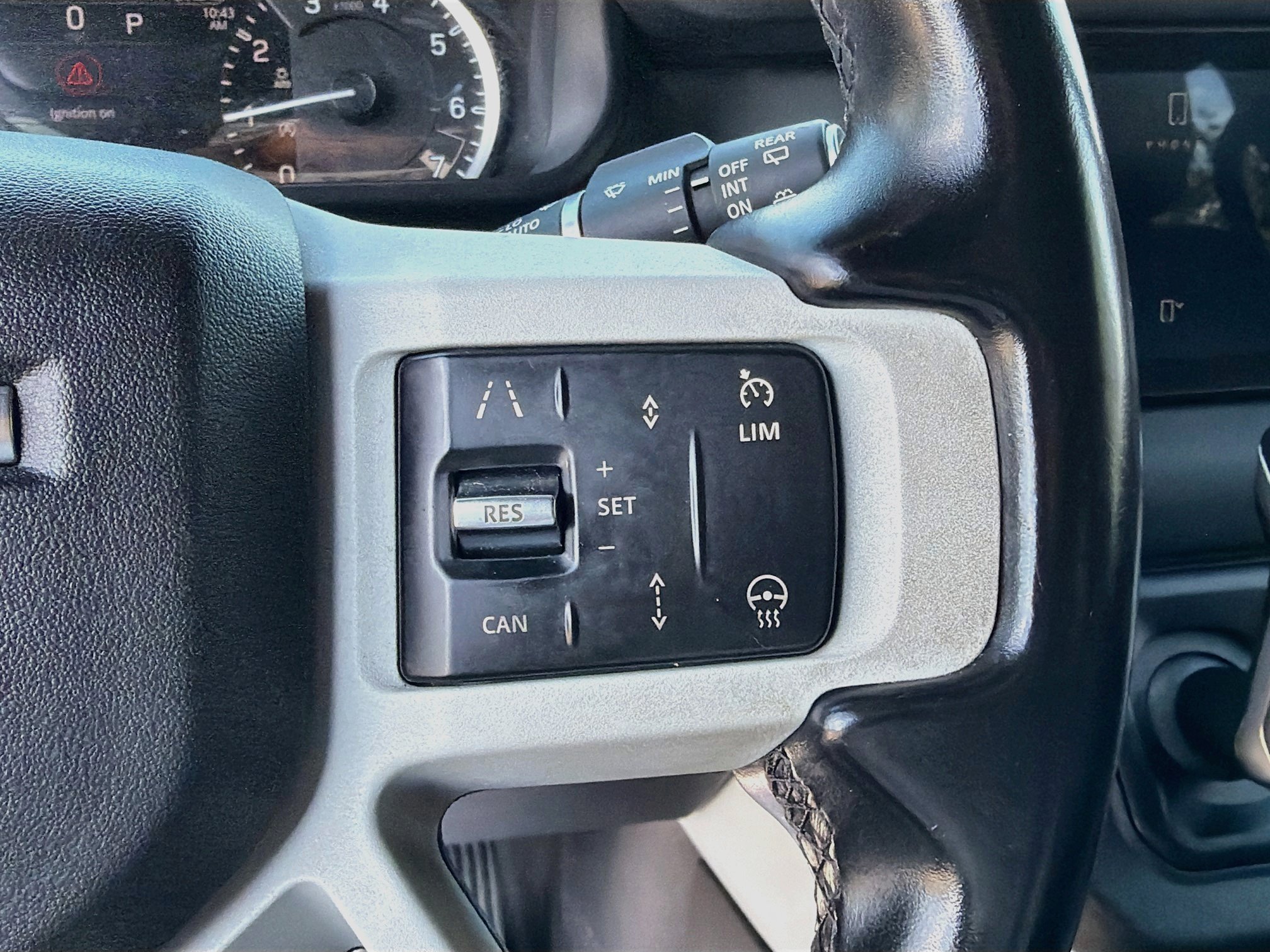 Used 2023 Silicon Silver Premium Metallic Land Rover SE image 39