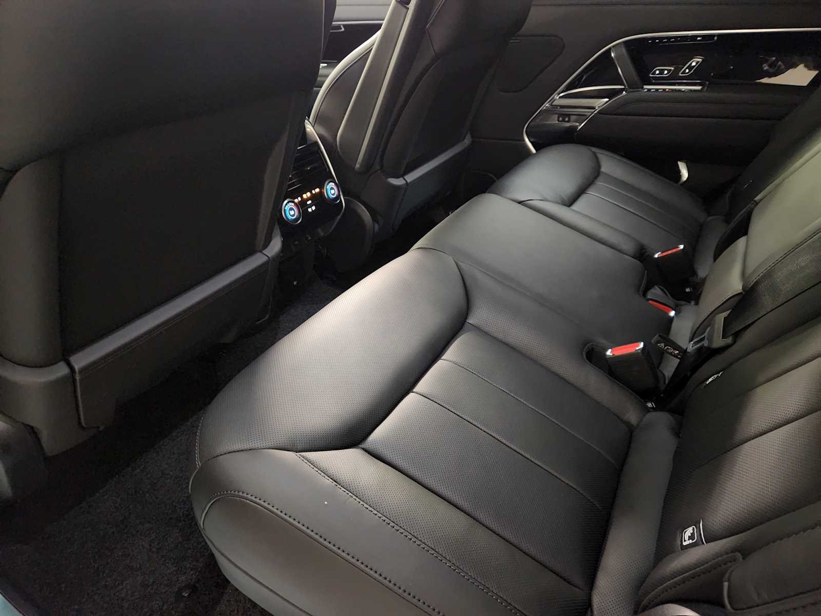 2026 Land Rover Range Rover SE - Photo 28