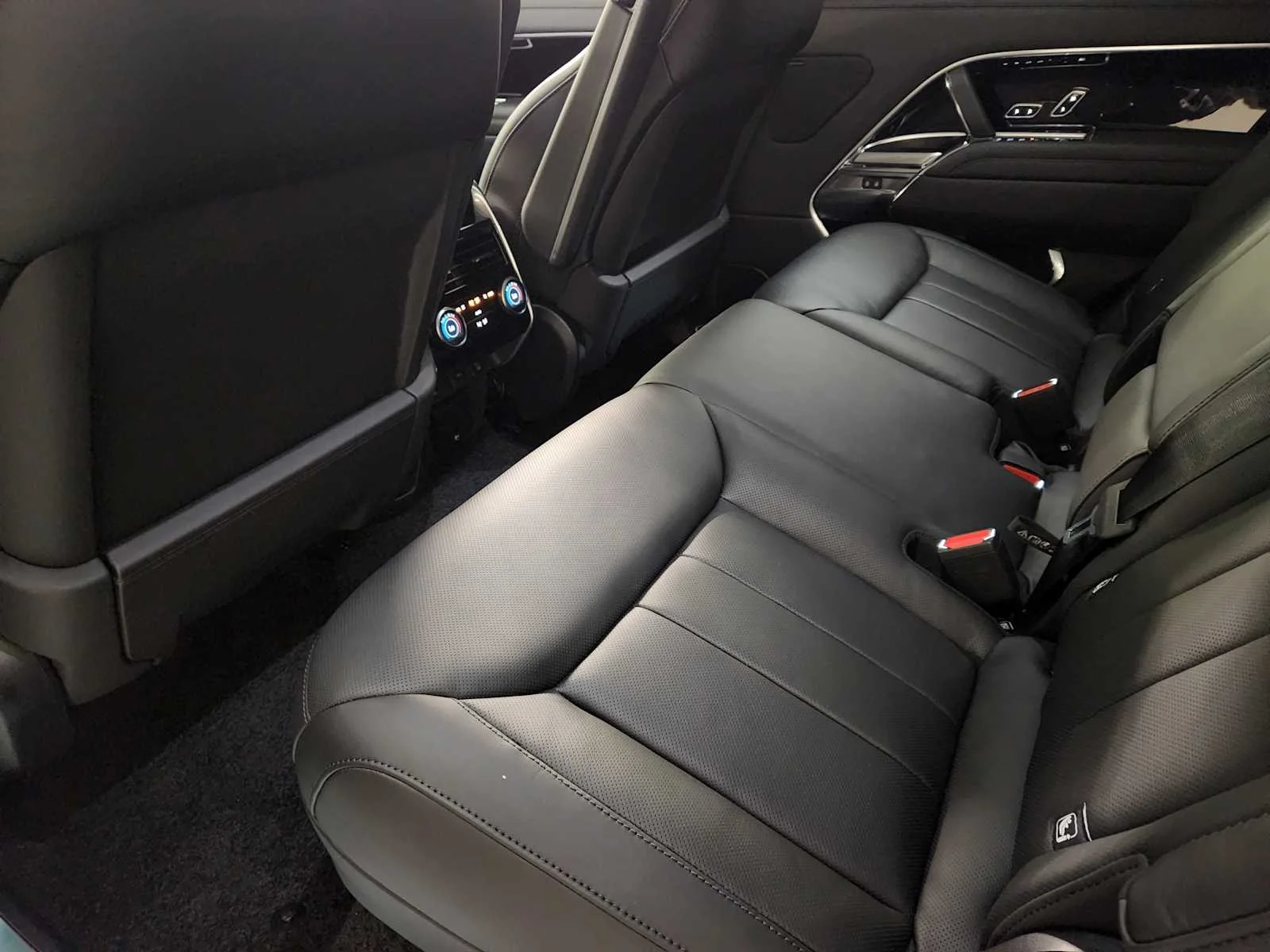 2026 Land Rover Range Rover SE - Photo 28