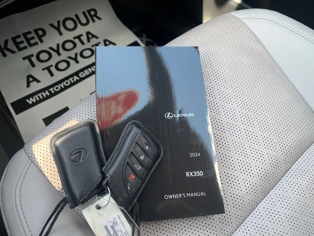 Used 2024 White Lexus 350 Premium Plus image 9