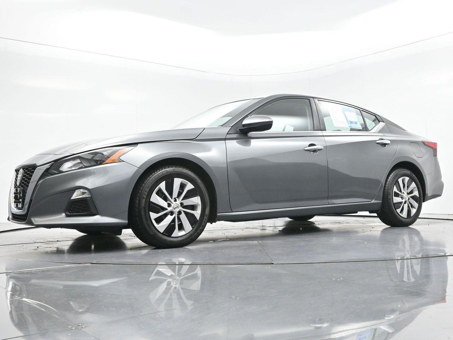 Used 2022 Gun Metallic Nissan 2.5 S image 42