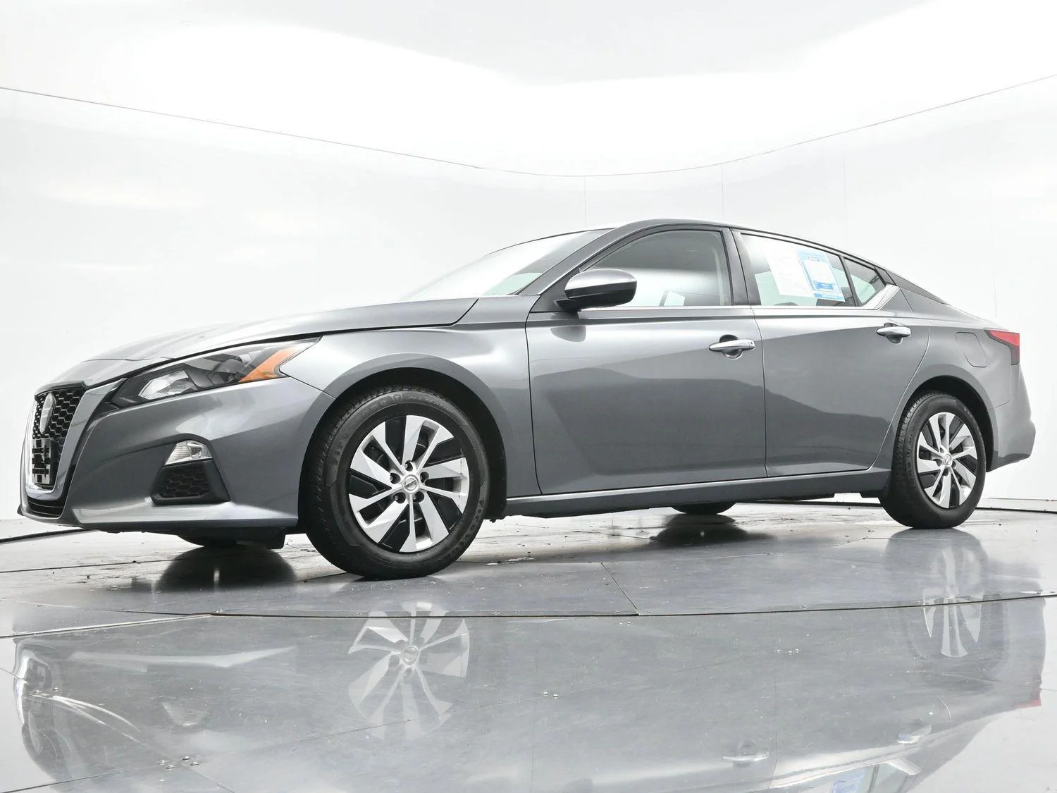 Used 2022 Gun Metallic Nissan 2.5 S image 42
