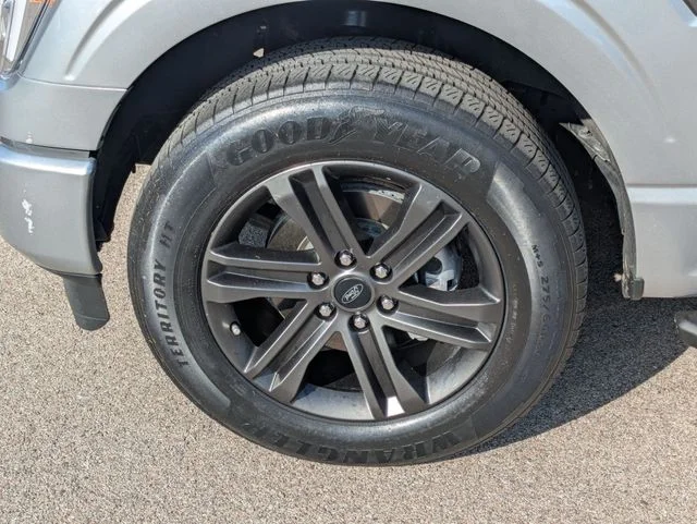 Used 2022 Silver Ford XLT image 9
