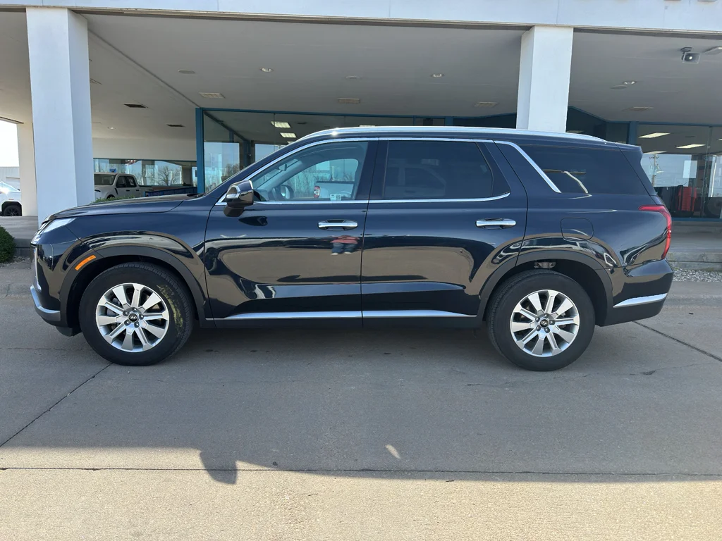 Used 2025 Moonlight Cloud Hyundai SEL image 4